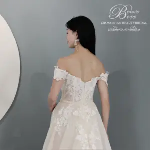 Hochwertiges schulter freies Brautkleid Elegantes Brautkleid mit Spitzen applikationen Luxus-Brautkleid