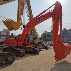 รถขุดตีนตะขาบ Doosan DX300LC-7 มือสอง ระบบไฮดรอลิก บุ้งกี๋ขนาด 0.32 ลูกบาศก์เมตร เครื่องยนต์ Kawasaki Hitachi สำหรับงานก่อสร้างและงานดิน - Product Image 2
