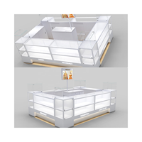 Conception de kiosque de centre commercial exposition verre mur blanc type vitrine comptoir affichage bijou extérieur armoire racks