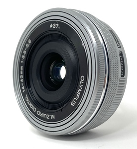 Objectif d'appareil photo OM SYSTEM M.Zuiko Digital 14-42mm F3.5-5.6 EZ Silver pour appareil photo système Quatre Troisièmes, Compact 3 - Product Image 4