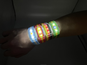 Vente chaude LED Fans Cheers Drapeau National Bracelet Bracelet LED Lumière Silicone Drapeau Personnalisé Bracelet Usine En Gros - Product Image 4
