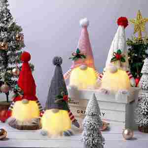 Reno Rudolph de Peluche con Luz LED y Gorro de Punto, Decoración Navideña, Adorno Festivo para Mesa, Set de Regalo Navideño - Product Image 3