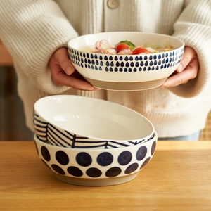 Bol à ramen japonais de 8 pouces en céramique écologique, grand bol à soupe et salade en porcelaine rouge et bleu à pois, compatible micro-ondes - Product Image 1