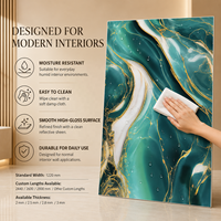 Panel de Pared de PVC Impermeable de Alto Brillo MORLENX Moderno con Rayas UV y Cuadros en Verde Esmeralda y Dorado para Interiores de Spas y Villas