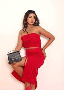 Ensemble coordonné pour femme : Haut tube rouge avec jupe à cordon de serrage – Tenue d'été élégante pour soirée, coupe confortable, style décontracté et tendance - Product Image 2