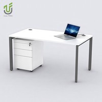 Bureau de direction extensible modulaire moderne IULTRA de 6 pieds, grande table de bureau de direction avec finition en acajou et design sculpté