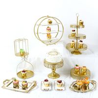 Présentoir à gâteaux et cupcakes à 3 niveaux pour fêtes d'anniversaire Présentoir doré en métal pour table du désert Ensemble de présentoirs