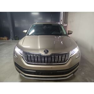 Skoda <span class=keywords><strong>Kodiaq</strong></span> 2018 d'occasion, SUV essence automatique, traction avant, jaune, propre, prêt à être expédié, en stock - Product Image 2