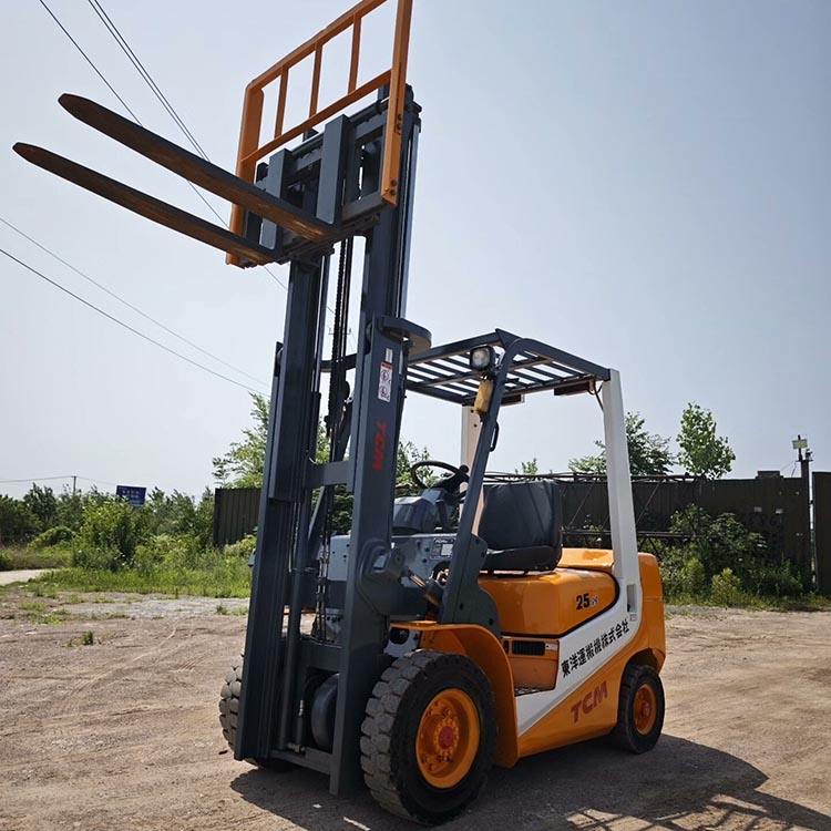 Used TCM 25 Forklift 2.5 Ton Diesel, Japan Original FD25, Isuzu Engine ...