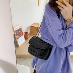 Bolso de Hombro Retro de Cuero Suave Negro para Mujer, con Correa de Cadena, Diseño Cuadrado Pequeño, para Uso Diario - Product Image 2