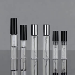 Vente en gros de mini flacons en verre 1ml 2ml 2.5ml pour échantillons de parfum, flacons vaporisateurs avec couvercle noir, faible MOQ, en stock, impression de logo - Product Image 4