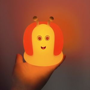Veilleuse LED en forme d'escargot mignon, lampe pour enfants en silicone souple, lumière chaude à intensité variable, rechargeable par USB avec minuterie de 30/60 minutes - Product Image 1