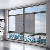 Fenêtres coulissantes modernes en aluminium avec double vitrage et grilles intégrées, conception écoénergétique pour une utilisation en cuisine