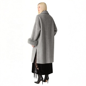 <span class=keywords><strong>Manteau</strong></span> en laine pour femme - <span class=keywords><strong>Manteau</strong></span> long d'hiver gris avec col et poignets en fourrure luxueux, veste de bureau ajustée pour le quotidien - Logo personnalisé - Product Image 3