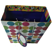 Sac cadeau en papier argenté, sac en papier avec logo imprimé personnalisé, ruban PP, poignée de cordon