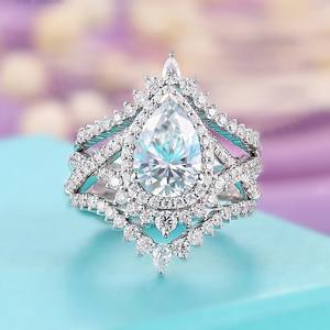 Anello da Donna Q178 in Oro Bianco con Diamante Naturale Taglio Triangolare Colore D, Anello di Fidanzamento con Diamanti Laterali - Product Image 6