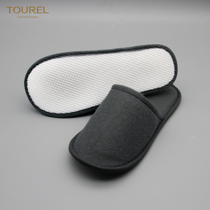 Pantuflas Desechables de Hotel con Punta Cerrada, Antideslizantes, de Tela Suave, con Logotipo Personalizado - Product Image 2