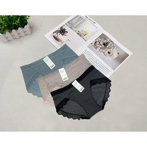 Classico breve Set con finitura in pizzo in vari colori - Product Image 2