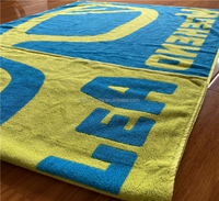 Serviettes de plage jacquard avec logo personnalisé, serviettes de bain luxueuses et douces, serviettes de piscine en coton tissé velours, qualité économique.