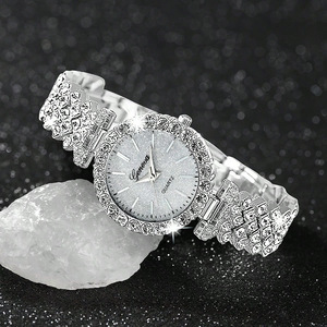 Montre à quartz de luxe pour femme avec strass argentés, bracelet élégant, montre-bracelet tendance, montre habillée pour femme, cadeau, style bijou - Product Image 2