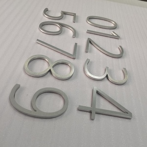 Plaque de numéros d'adresse extérieure autocollante en aluminium brossé massif - Product Image 4