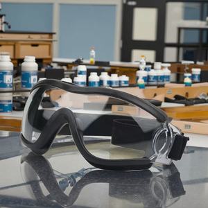 Lunettes de sécurité certifiées anti-rayures et anti-buée, verres en polycarbonate, monture en PC, protection des yeux pour la construction et le laboratoire - Product Image 1