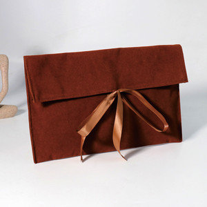 Luxuriöse Boutique-Kleidung Maßgeschneiderte Logo-Bekleidungsverpackungstaschen Samt-Umschlagtasche mit Band - Product Image 2