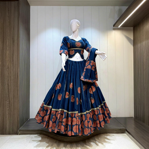 Lehenga Choli en Chiffon Noir Vintage à Imprimé Patchwork Brodé avec Découpes et Ourlet Plissé pour Tenue de Soirée Ethnique Femme - Product Image 2