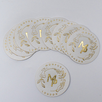 Autocollants d'étiquette en papier de coton mat texturé en feuille d'or gaufrée de luxe personnalisés pour l'emballage