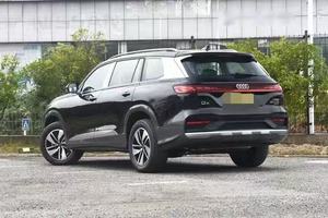 <span class=keywords><strong>Audi</strong></span> <span class=keywords><strong>Q6</strong></span> Turbo AWD SUV <span class=keywords><strong>2023</strong></span> - Toit ouvrant panoramique, intérieur en cuir foncé, jantes R19, sièges massants pour la 2e rangée, pour les affaires et la famille - Product Image 3