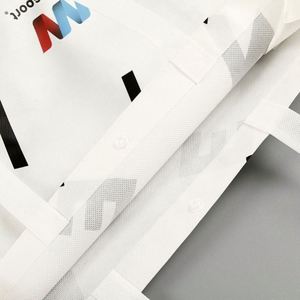 Sac fourre-tout personnalisé en tissu non tissé laminé PP, en RPET, vierge, pour la publicité, le commerce de détail, les courses, les cadeaux, les t-shirts et les vêtements - Product Image 4