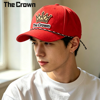 Gorra de béisbol roja con logotipo personalizado, 5 paneles, estructurada, con cuerda decorativa y parche de gamuza, venta al por mayor, fabricante