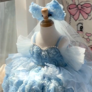 Abito da bambina di lusso azzurro cielo con rose 3D, su misura, modello a balze, per concorsi di bellezza, damigelle, matrimoni e feste, con perle - Product Image 4