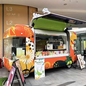 Remorque alimentaire inspirée des sous-marins avec fenêtres en hublot et intérieur nautique pour événements aquatiques - Product Image 5