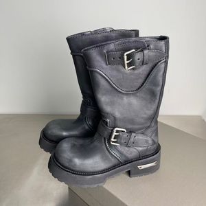 Botines negros de diseñador de alta calidad para mujer, con tacón de 5 cm, hechos de piel de vaca, resistentes al agua y cálidos. - Product Image 2