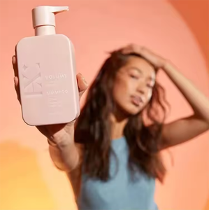 Set Shampoo e Balsamo Volumizzante Private Label per Capelli Fini e Grassi, Cura Quotidiana dei Capelli al Gusto Fragola, Dalla Lunedì - Product Image 1