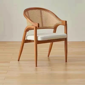 Silla Moderna de Inspiración Medieval con Estructura de Madera Maciza, Respaldo de Ratán Natural, Sillón para Sala de Estar - Product Image 1