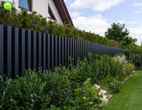 Modern minimalistisch aluminium tuinhek met poedercoating, verticaal lamellenontwerp, rotbestendig, waterdicht, 3D-modellering