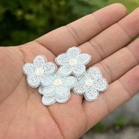 Petites broderies sans colle, idéales pour les pinces à cheveux DIY, les accessoires capillaires et les accessoires vestimentaires.