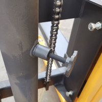 Gerbeur manuel hydraulique robuste 2T, hauteur de levage 1,6m-3m, avec commande par pompe à pied et stabilisateurs pour la manutention de palettes et de rouleaux