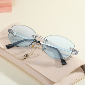 Gafas de Sol Fotocromáticas Ovaladas sin Montura para Mujer Lafont, UV400, Patillas Metálicas, Diseño de Leopardo, Protección Solar - Product Image 4