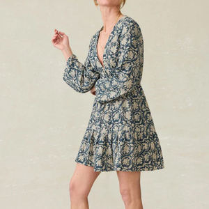 Robe courte décontractée à col en V à manches longues, imprimée, de conception d'usine, robe élégante en fil de coton sur mesure. - Product Image 2