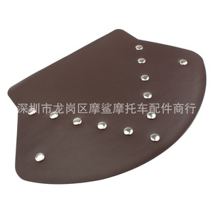 แผ่นรองบังโคลนมอเตอร์ไซค์ Moshark หนังสีดำ ดีไซน์แบบหมุด สำหรับ Harley XL883 1200 อะไหล่ตกแต่ง - Product Image 3