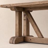 Table à manger rectangulaire en bois recyclé de style rustique avec pieds triangulaires pour les propriétés privées et les maisons de campagne