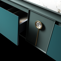 Miroir de salle de bain européen avec commande tactile, armoire suspendue, accent métallique durable, design fonctionnel et moderne