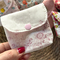 Sac à cosmétiques mignon et élégant en forme de fleur, mini sac à maquillage coloré avec logo personnalisé pour les filles et l'usage quotidien