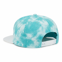 Casquette de performance 5 panneaux à visière plate en coton biologique tie-dye avec applique vague, broderie polyester respirante et imperméable pour l'extérieur