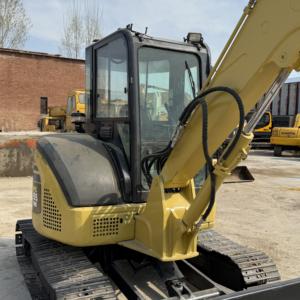 Mini-excavatrice Komatsu Pc55 d'occasion, modèle 2024, poids opérationnel de 5 tonnes, capacité de la benne de 0,15 m³, composants multifonctions - Product Image 3
