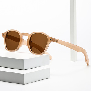 Nouvelles Lunettes de Soleil Rétro Classiques Personnalisées Tendance Anti-lumière Bleue UV400 Monture Complète Unisexe Protection Solaire - Product Image 2