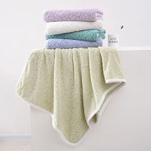 Serviette de bain jetable en polaire corail tissée antimicrobienne – Serviette de visage absorbante à séchage rapide en microfibre ultra-fine – Vente en gros - Product Image 3
